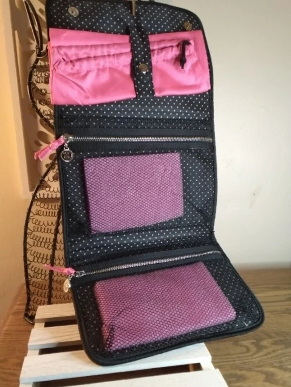 Victorias Secret compact pink